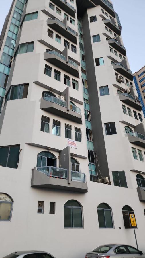 Gulf Building In Front Of Al Noor Mosque *